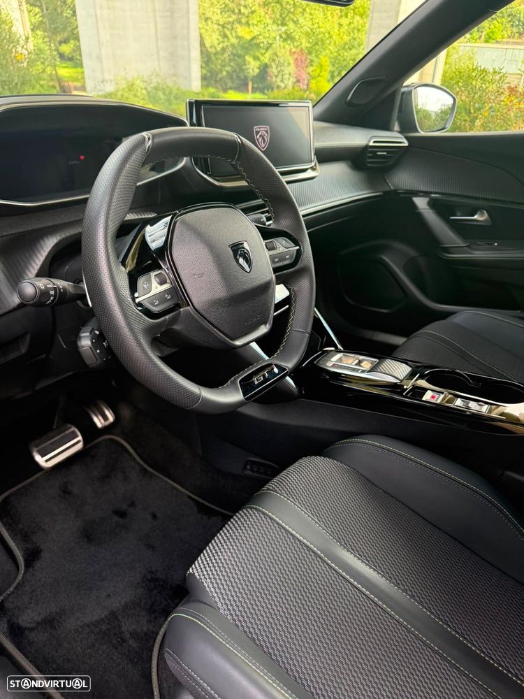 Peugeot 2008 1.2 Hybrid Style e-DCS6 - 7