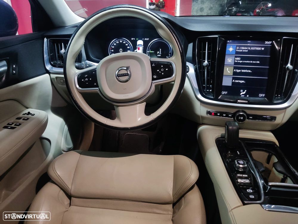 Volvo V60 2.0 T8 AWD TE Momentum Plus - 2