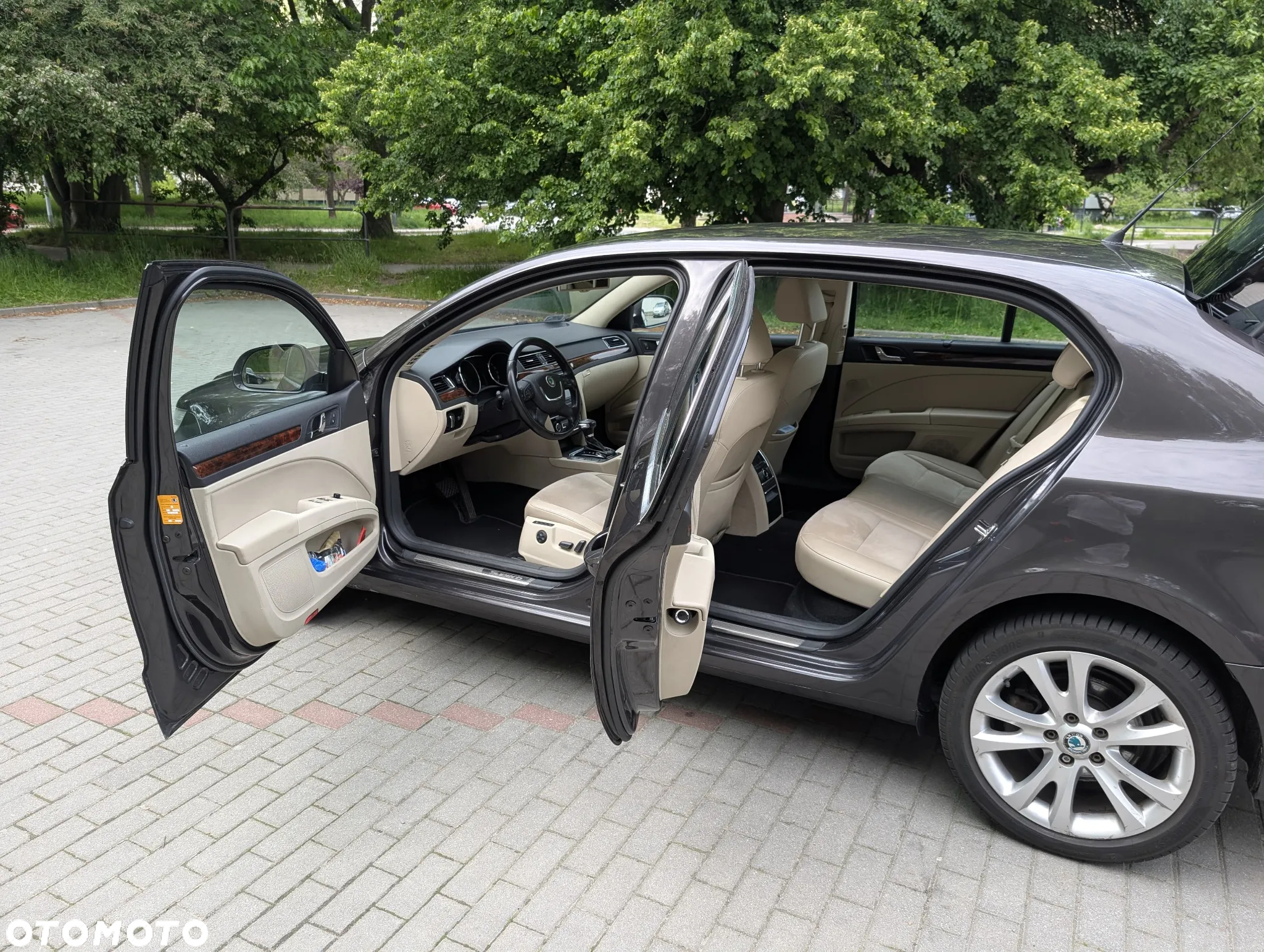 Skoda Superb 2.0 TDI Elegance DSG - 7