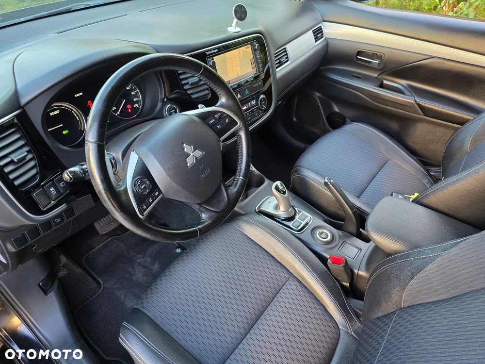 Mitsubishi Outlander 2.0 4WD Plus - 21