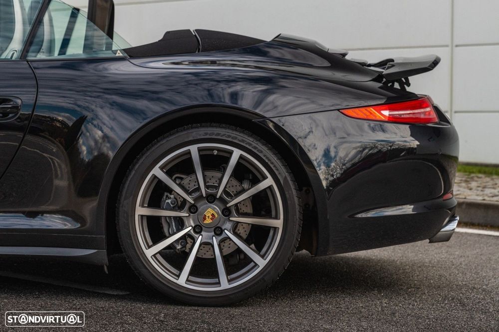 Porsche 911 (991) Carrera 4 Cabriolet PDK Black Edition - 11