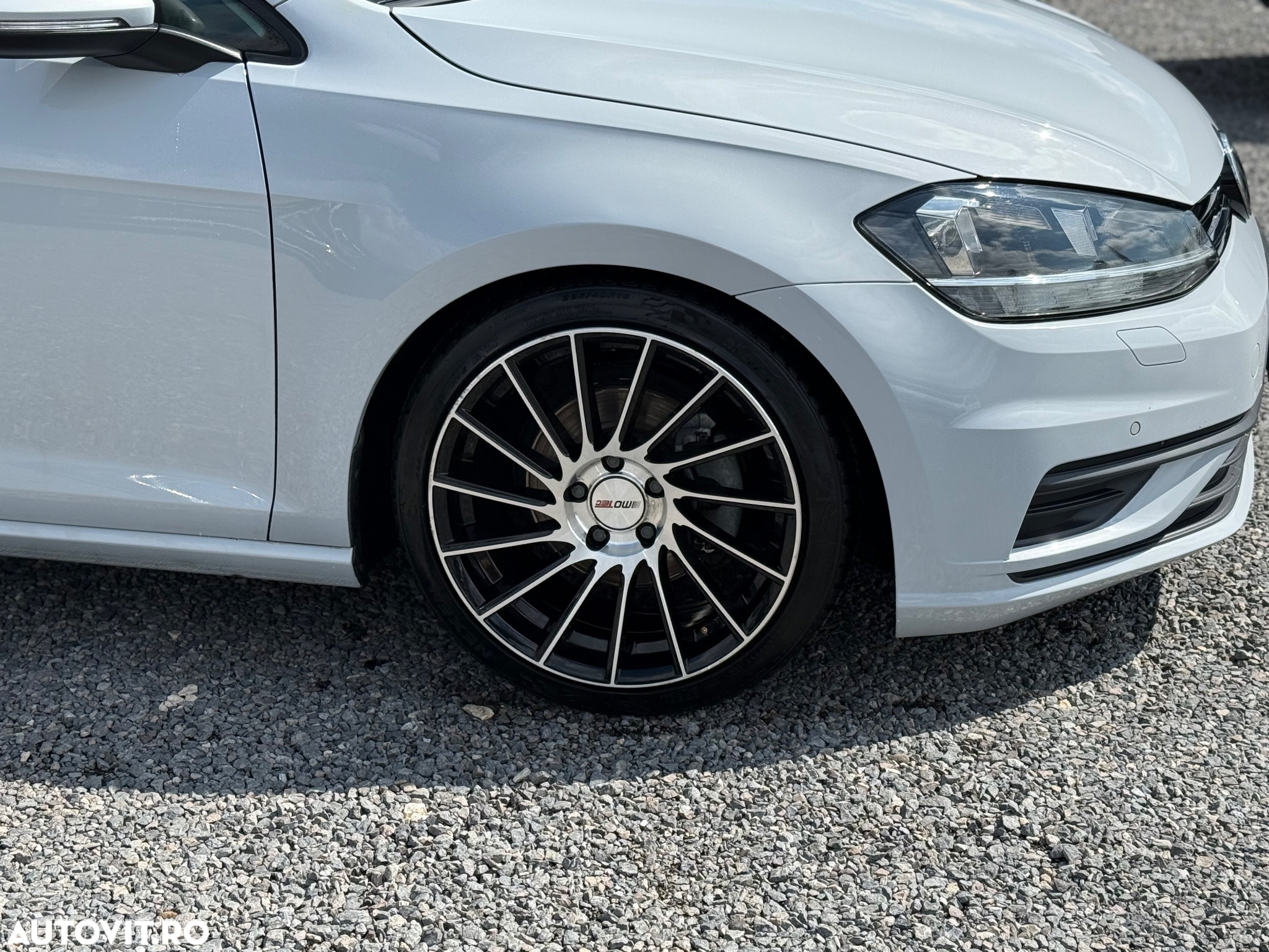 Volkswagen Golf 1.6 TDI (BlueMotion Technology) Trendline - 13