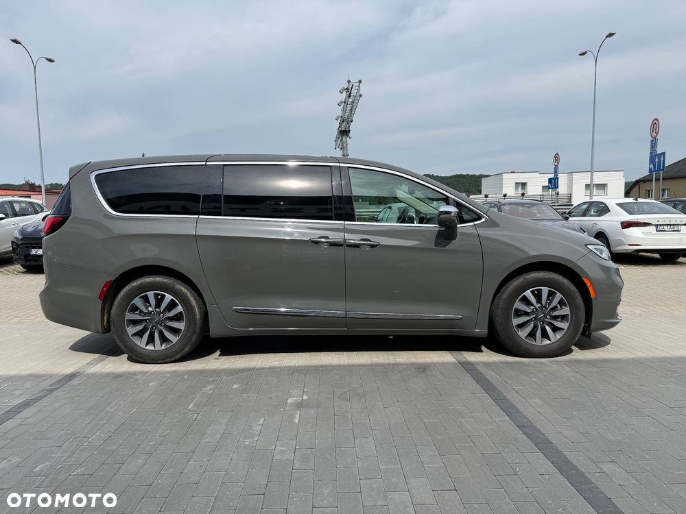Chrysler Pacifica - 4