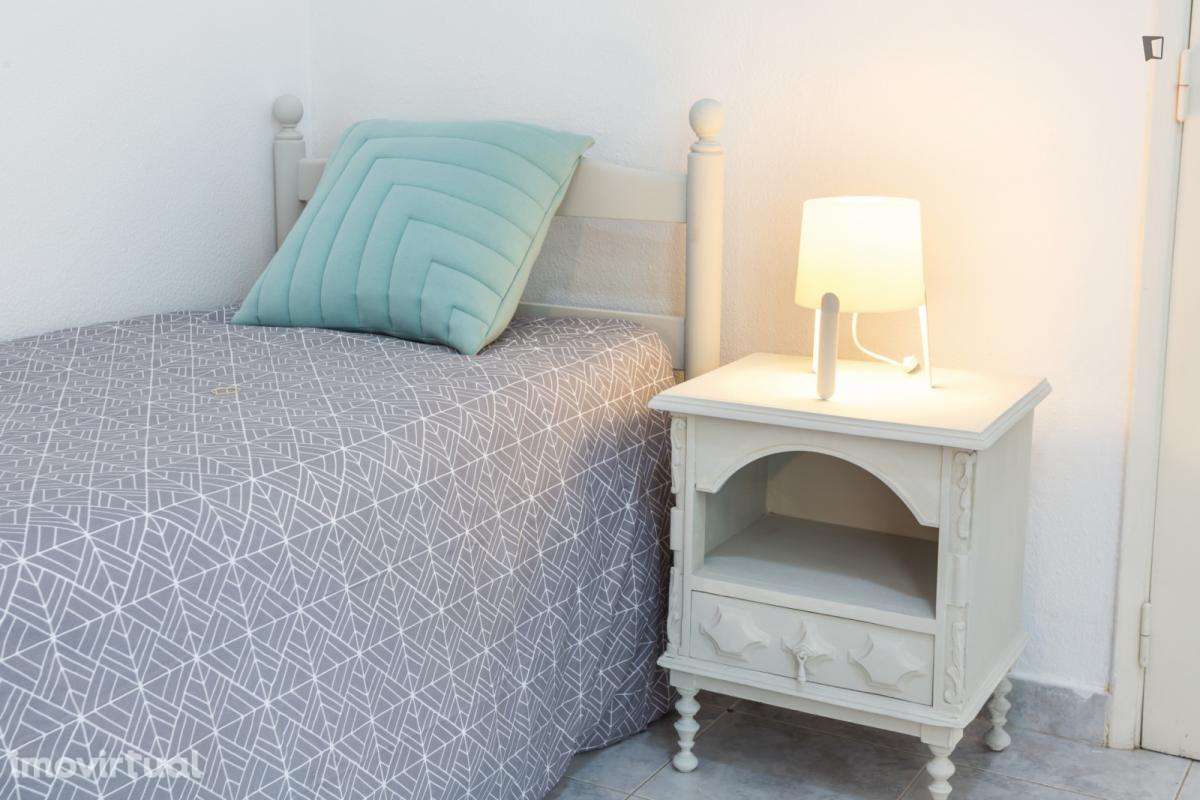 Quarto - localizado em Telheiras Lisbon - Grande imagem: 4/16