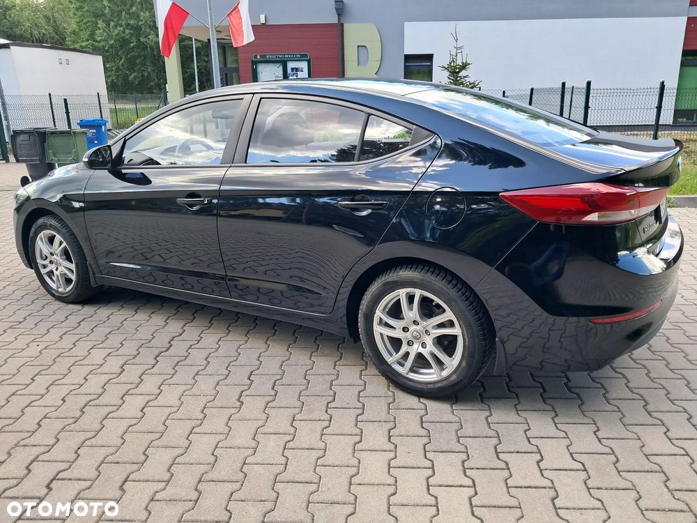 Hyundai Elantra 1.6 Classic Plus - 8