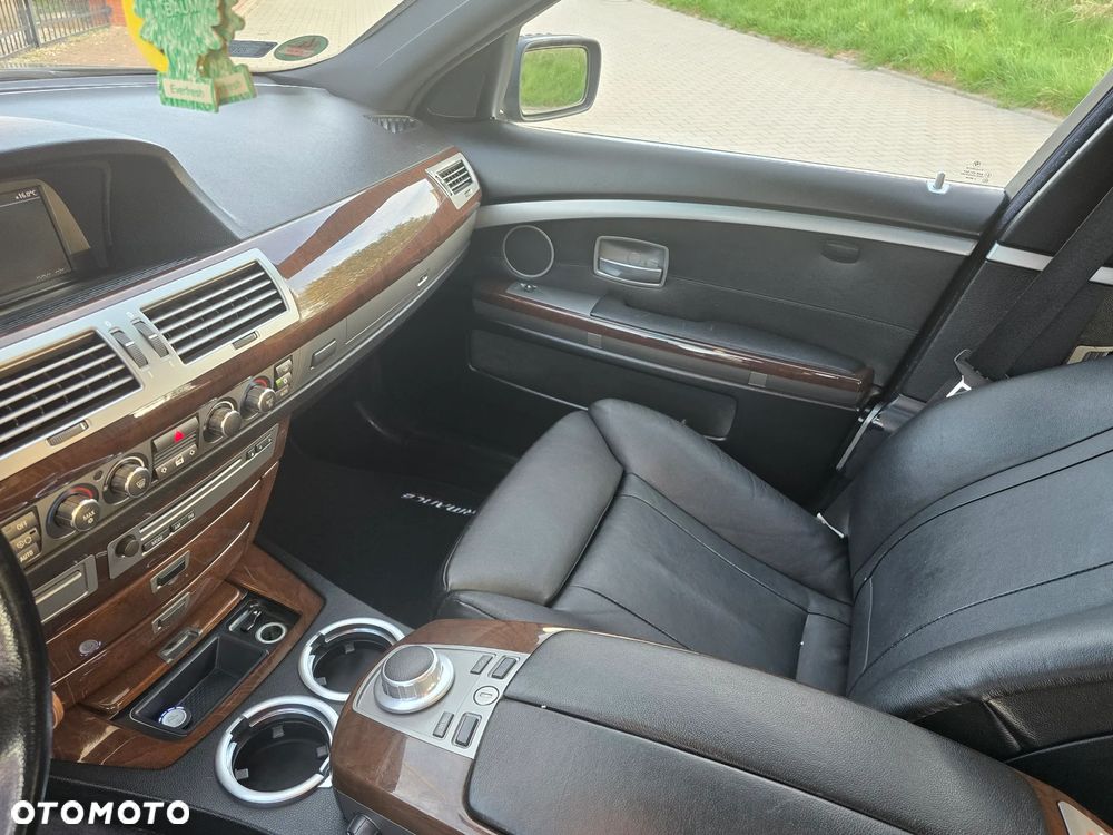 BMW Seria 7 750i - 6