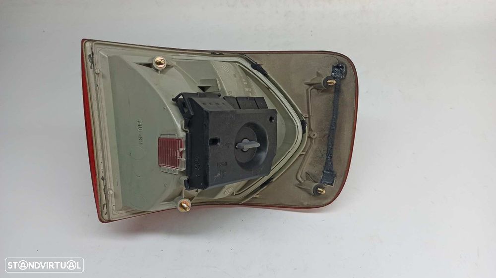 FAROLIM TRASEIRO DIREITO AUDI 100 BERLINA (C4) BáSICO - 3