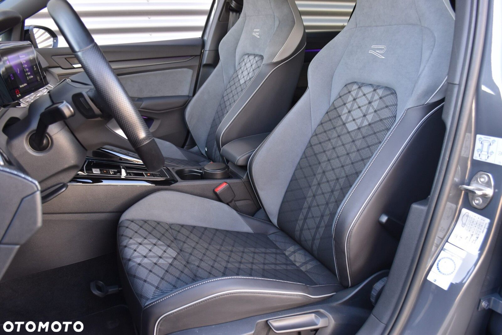 Volkswagen Golf VIII 2.0 TSI Style DSG - 35