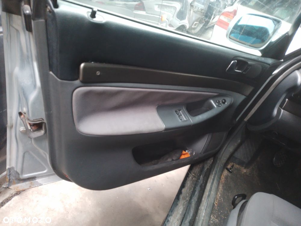 AUDI A4 B5 94-99  1.6 AHL   ZDERZAK TYŁ TYLNY   LY7M - 26
