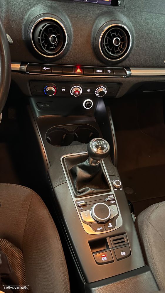 Audi A3 Sportback 2.0 TDI Design - 18