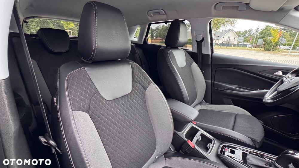 Opel Grandland X 1.2 Start/Stop Automatik Business INNOVATION - 33