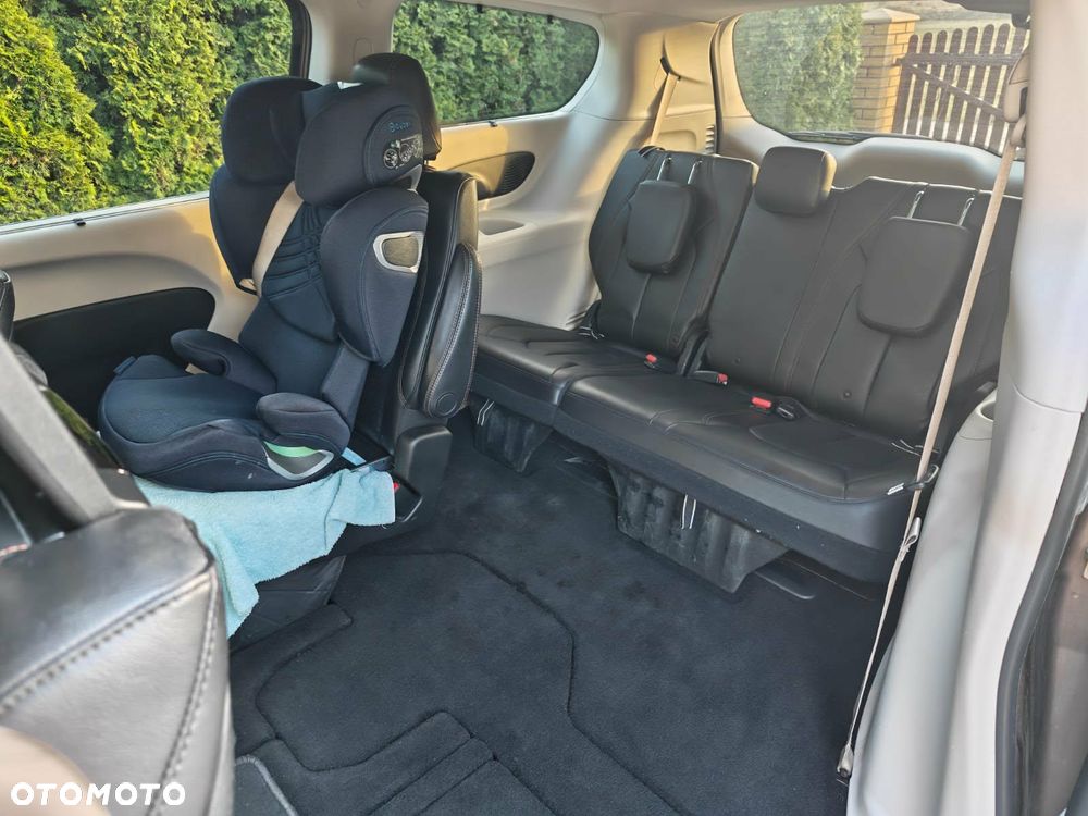 Chrysler Pacifica - 13