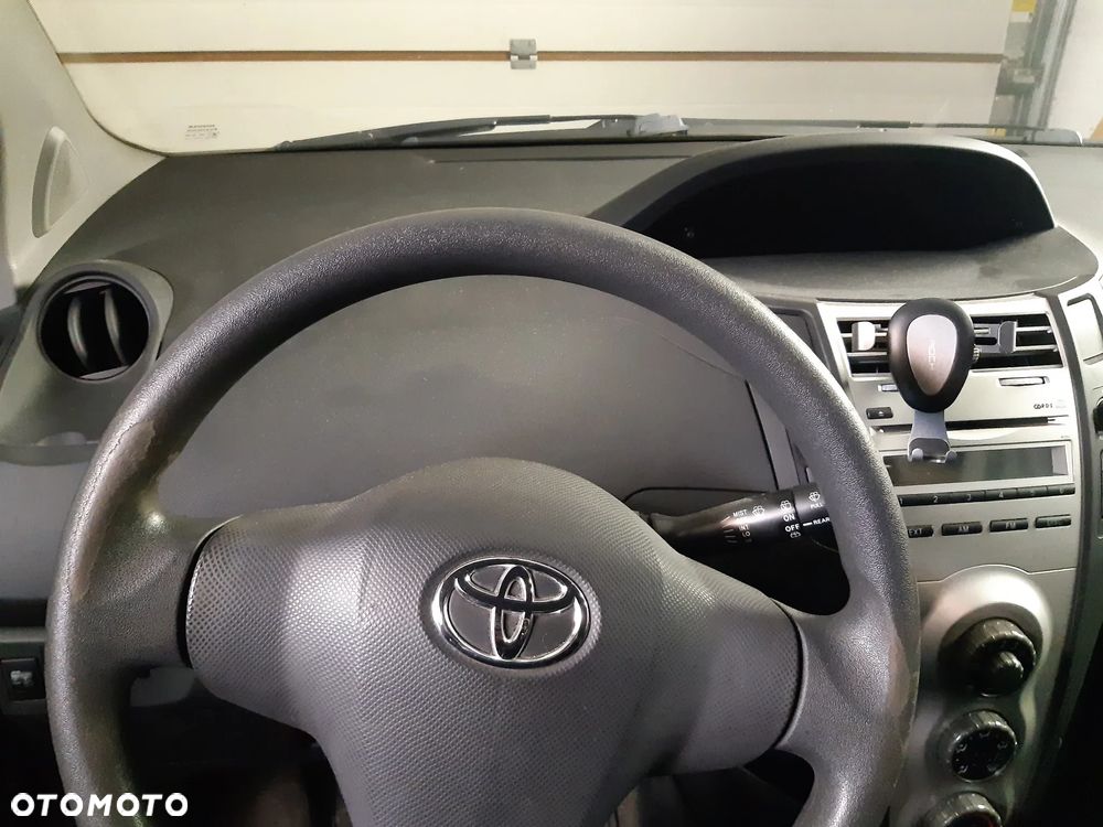 Toyota Yaris - 11
