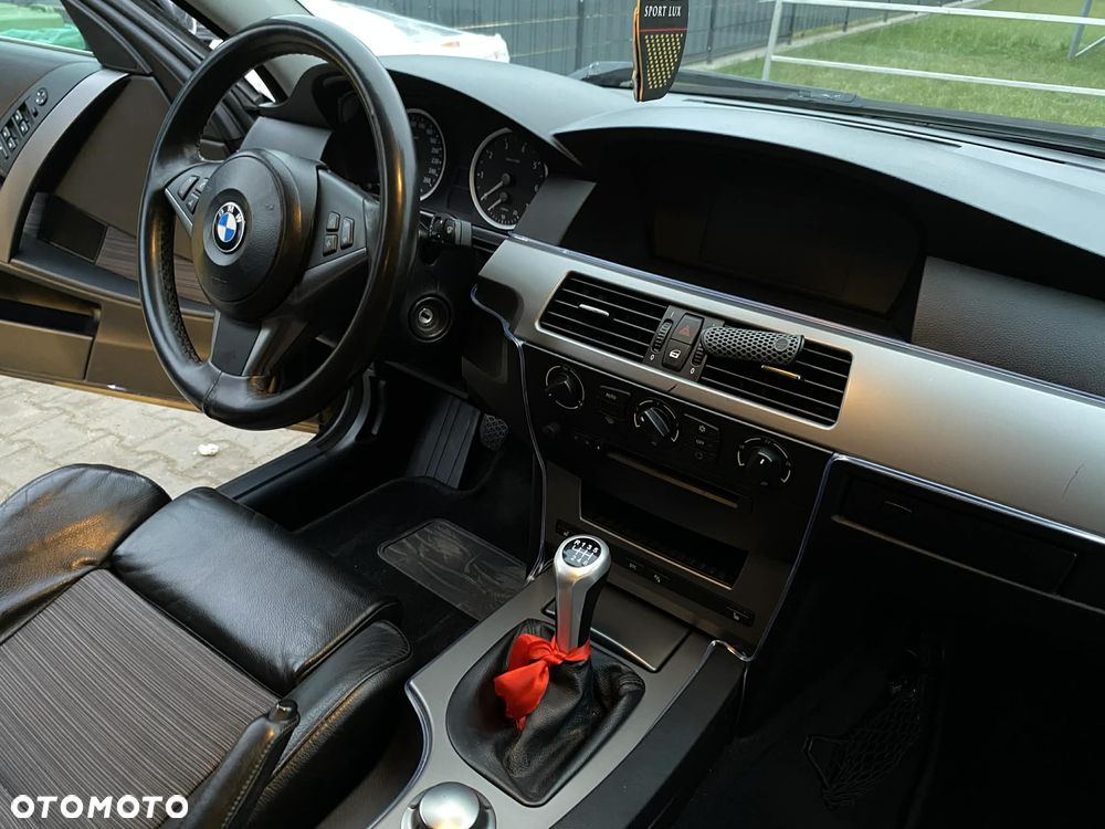BMW Seria 5 523i - 16