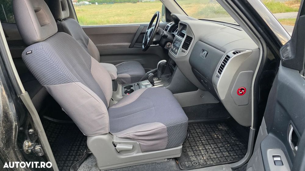 Mitsubishi Pajero 3.2 DI-D Automatik Dakar - 11