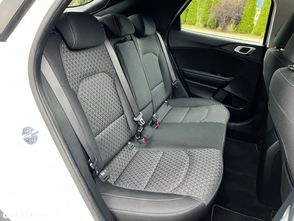 Kia XCeed 1.6 CRDi Eco-Dynamics+ (48V Mild-Hybrid) VISION - 33