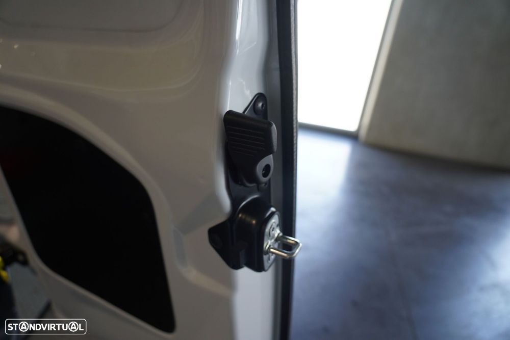 Peugeot e-Partner 50 kWh M Standard - 36