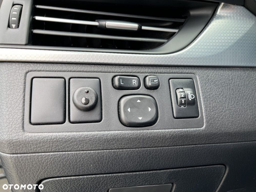 Toyota Avensis - 22