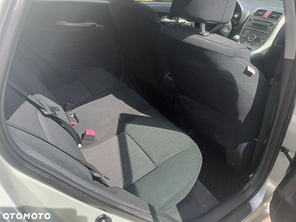 Toyota Auris 1.6 Executive - 9