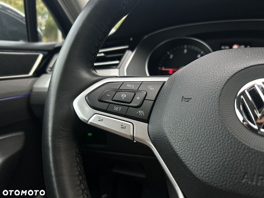 Volkswagen Passat - 25
