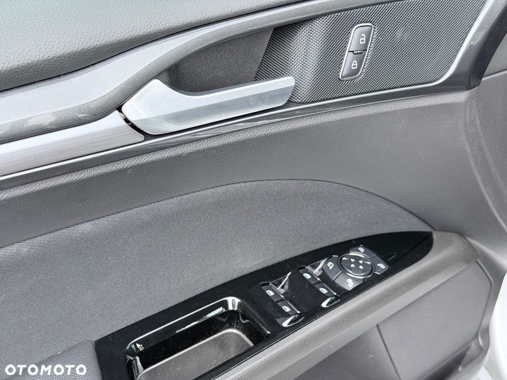 Ford Mondeo 2.0 EcoBlue Titanium - 25