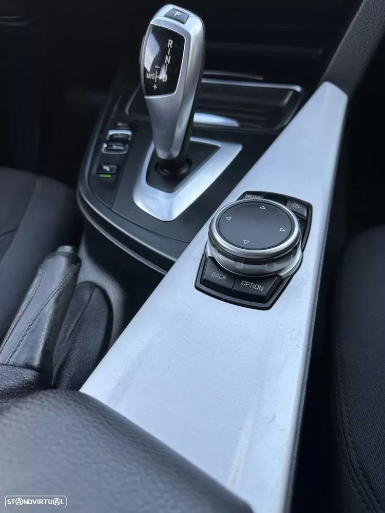 BMW 320 d EfficientDynamics Line Sport Auto - 56