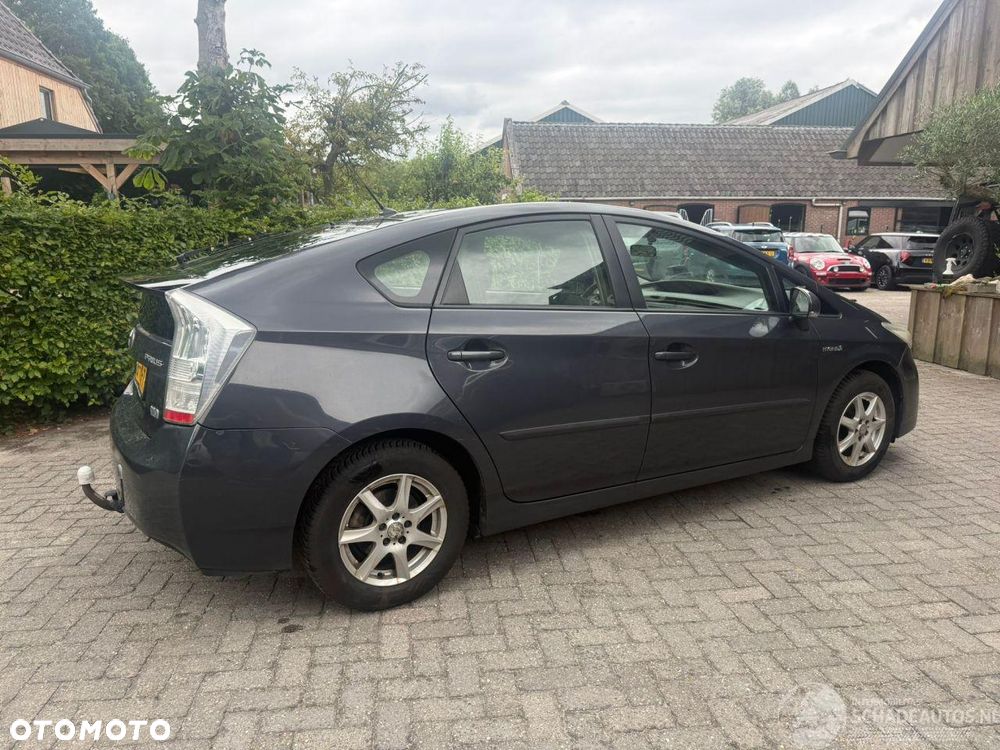 Toyota Prius (Hybrid) Executive - 19