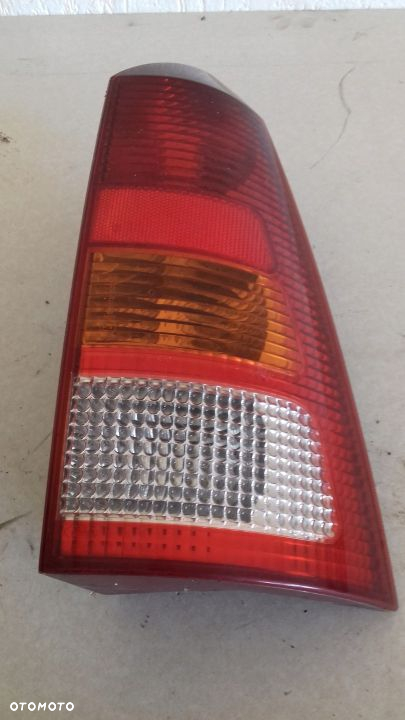 TYLNA LAMPA FORD FOCUS MK I KOMBI PRAWA