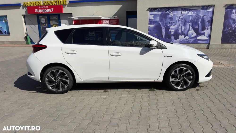 Toyota Auris 1.8 L VVT-i HSD Luna - 8