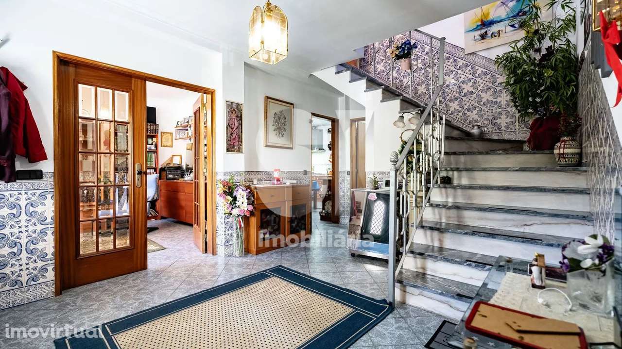 Moradia isolada T5 - Grande imagem: 2/23