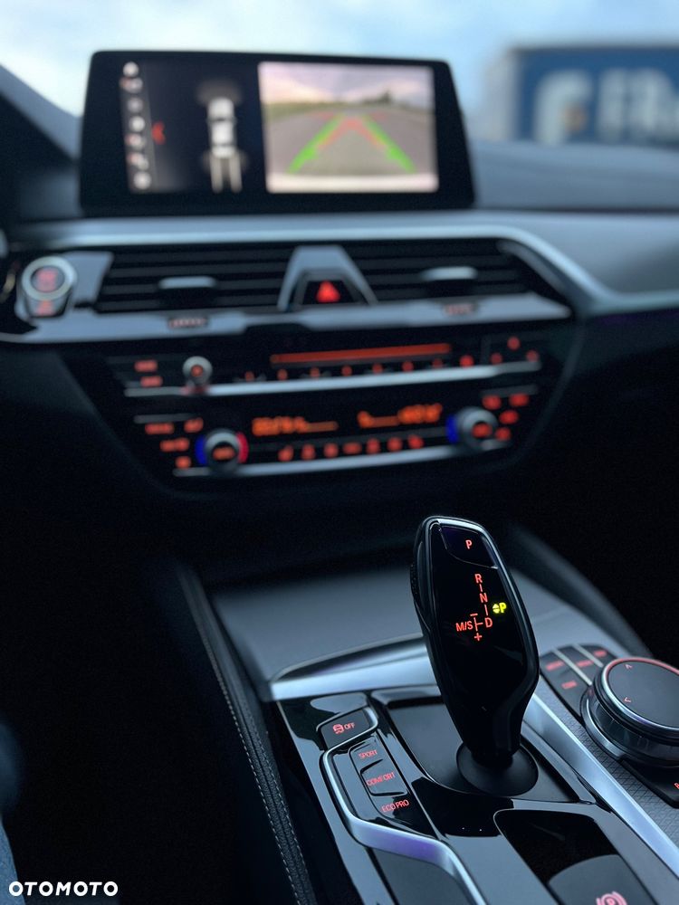 BMW Seria 5 530i xDrive M Sport sport - 16