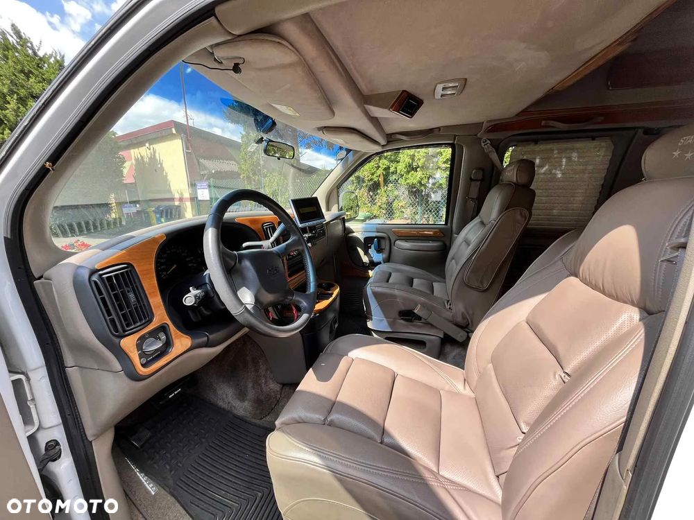Chevrolet Express - 10