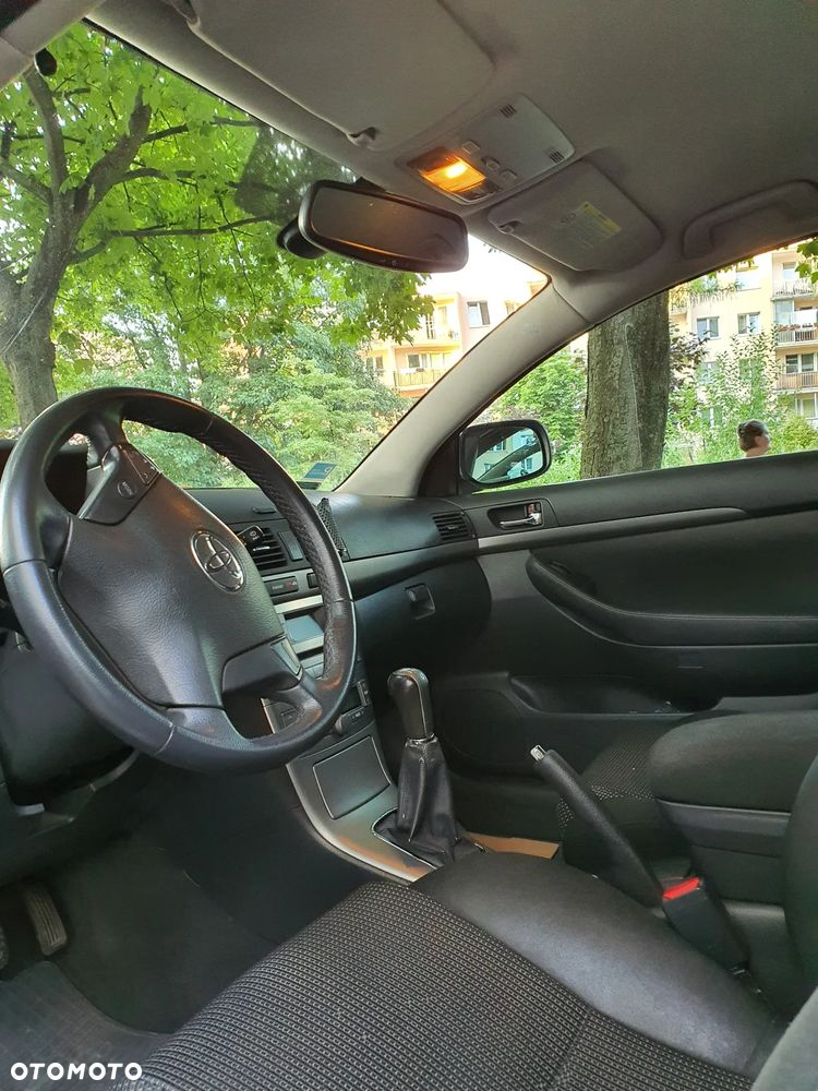Toyota Avensis 2.0 VVT-i Sol - 8