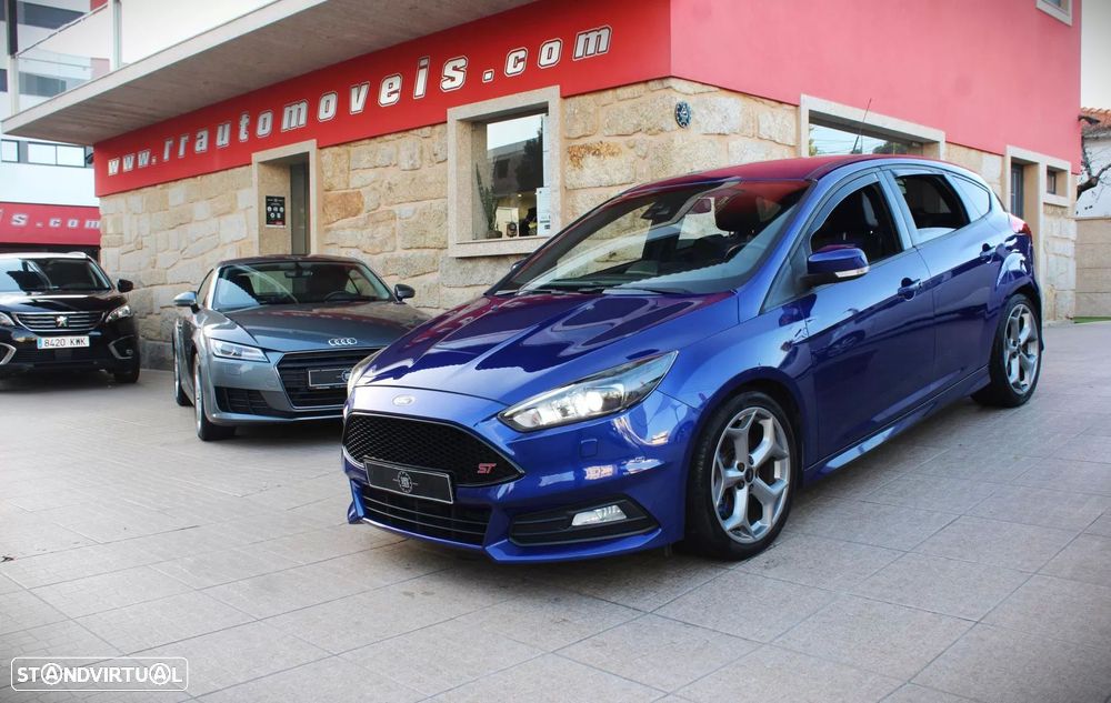 Ford Focus 2.0 EcoBoost ST - 13