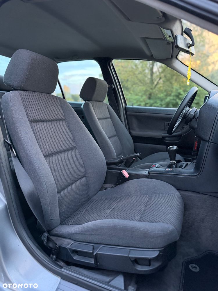 BMW Seria 3 320i - 16