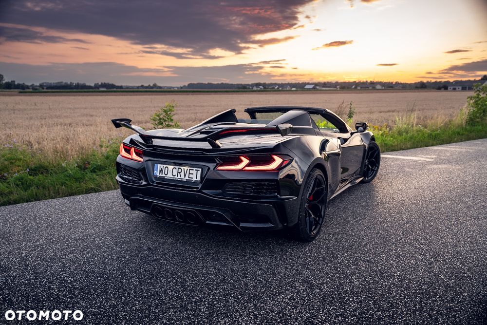 Chevrolet Corvette - 25