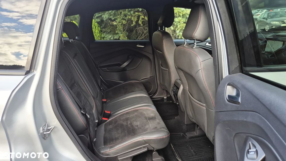 Ford Kuga 1.5 EcoBoost 2x4 ST-Line - 14