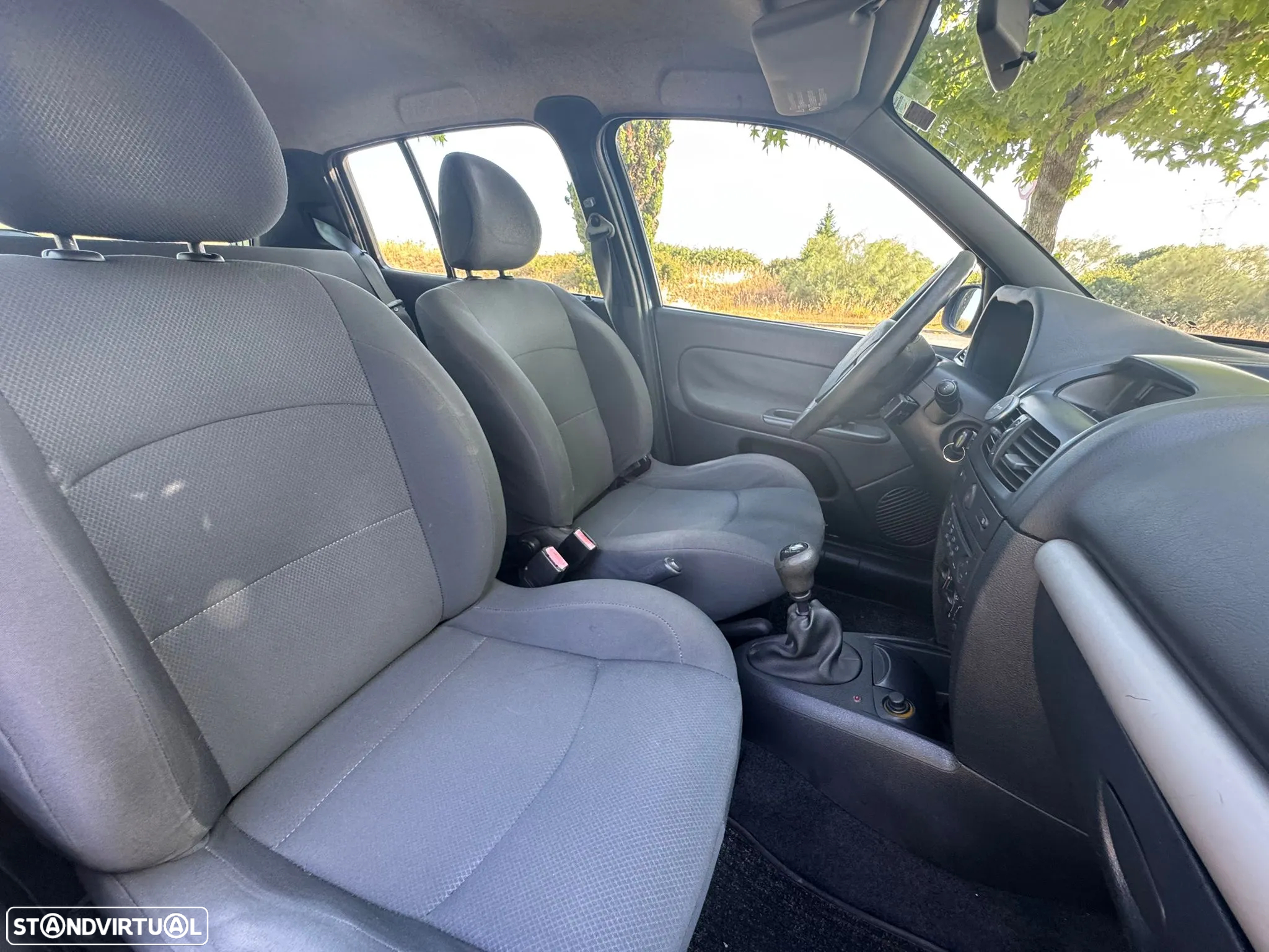 Renault Clio 1.2 Authentique - 8