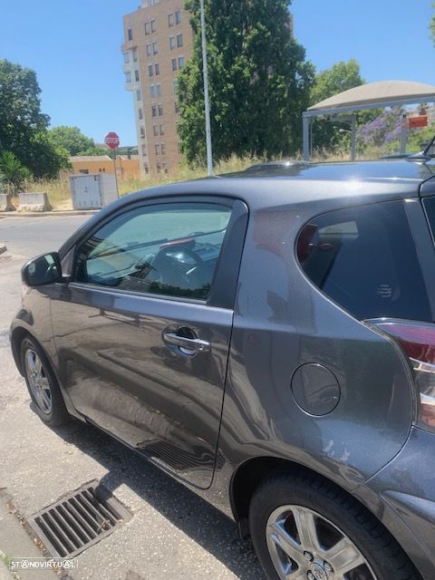 Toyota iQ - 3
