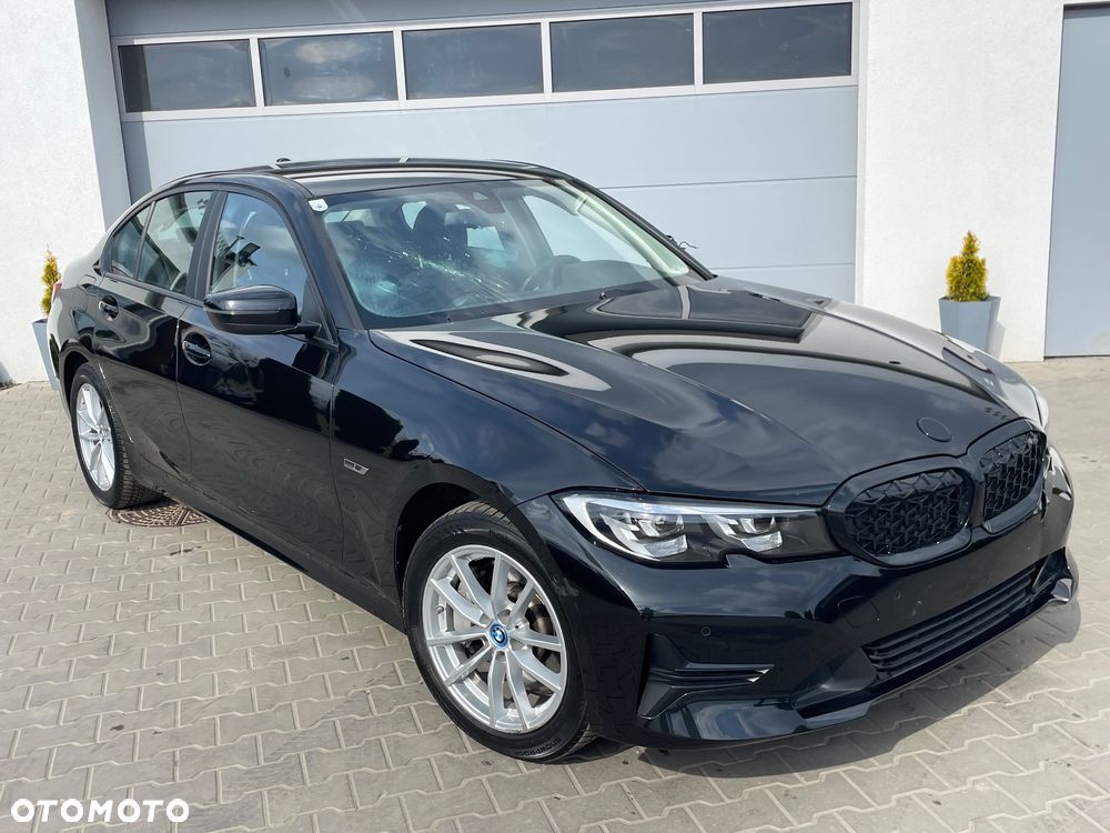 BMW Seria 3 330e iPerformance Sport Line - 1