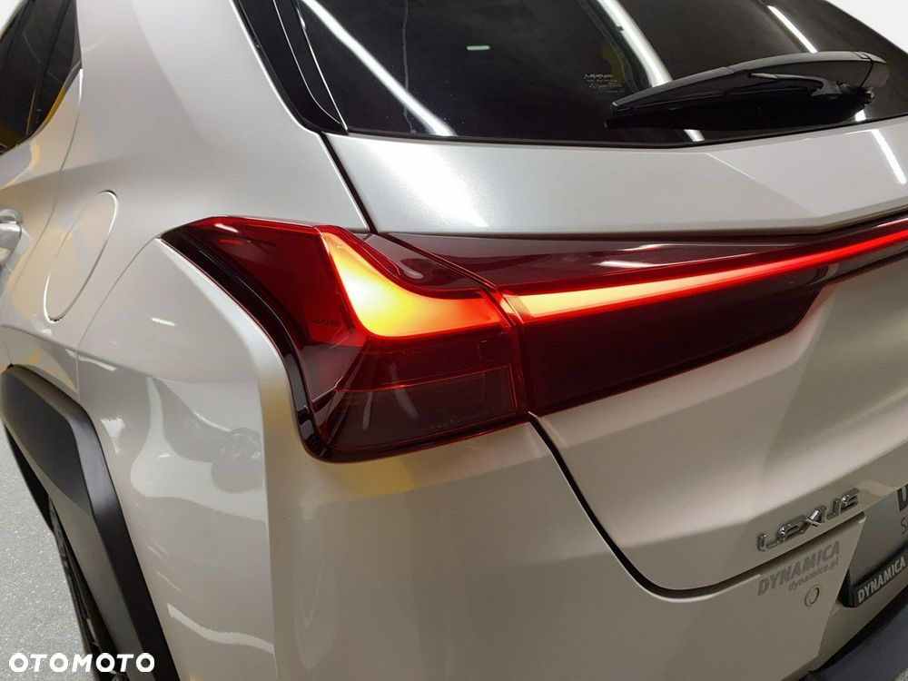 Lexus UX - 12