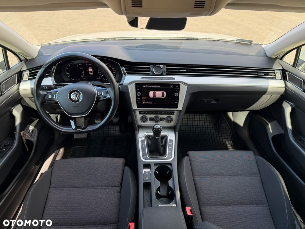 Volkswagen Passat - 9