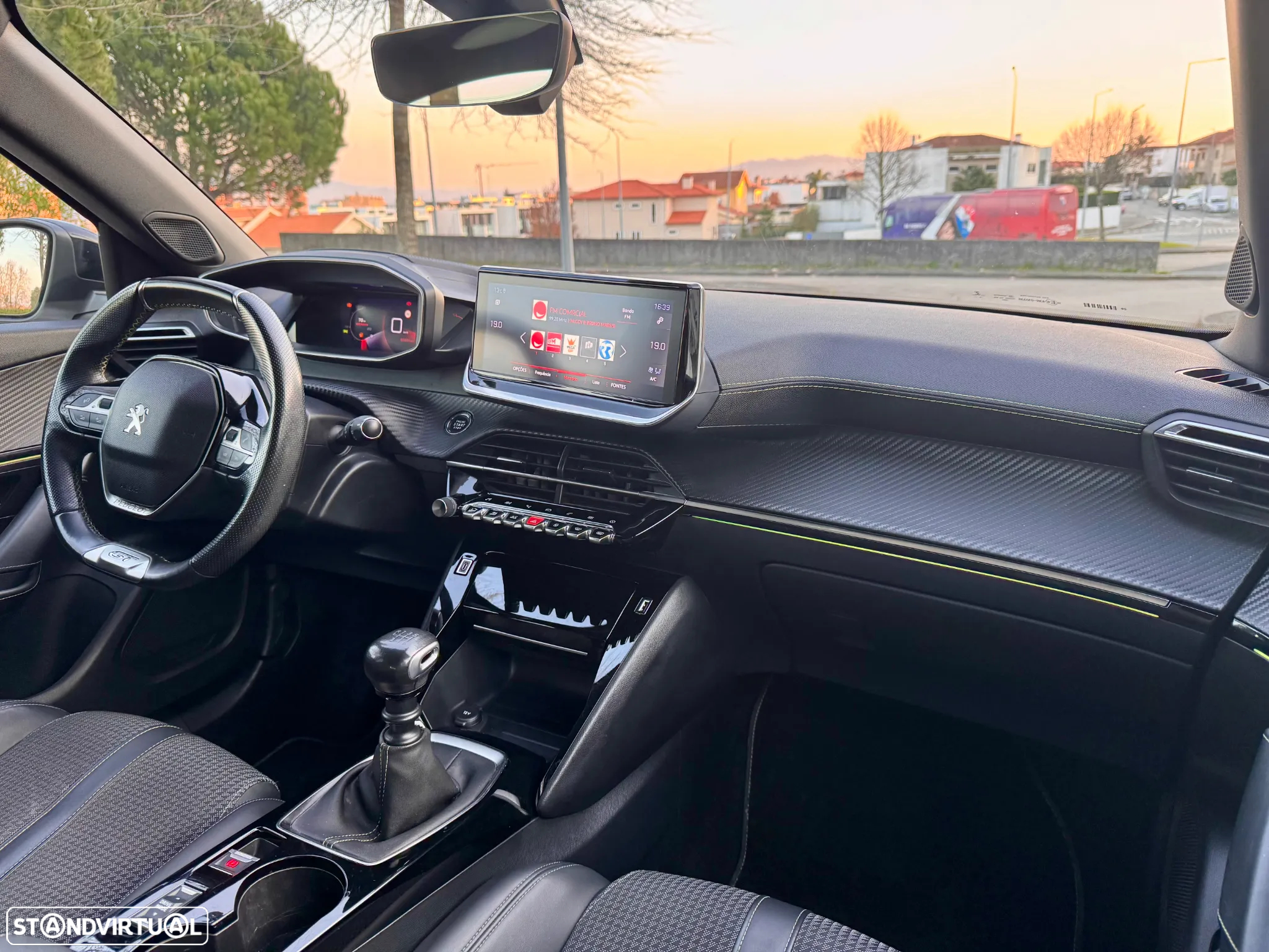 Peugeot 2008 1.2 PureTech GT Line - 23