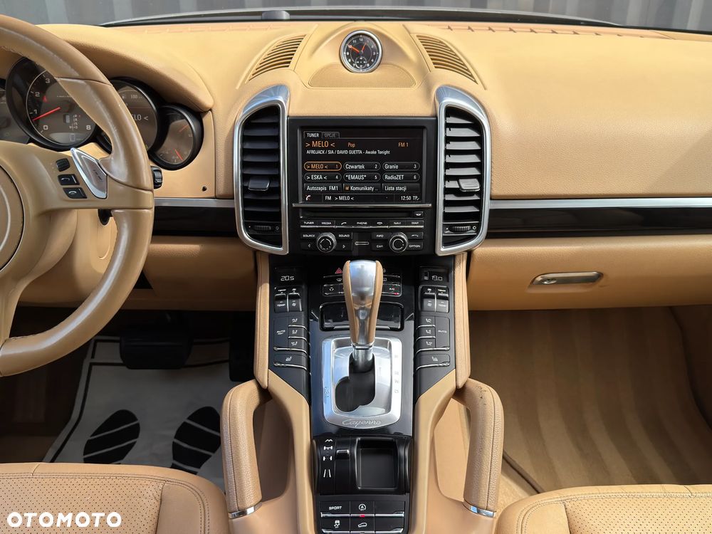 Porsche Cayenne Standard - 32