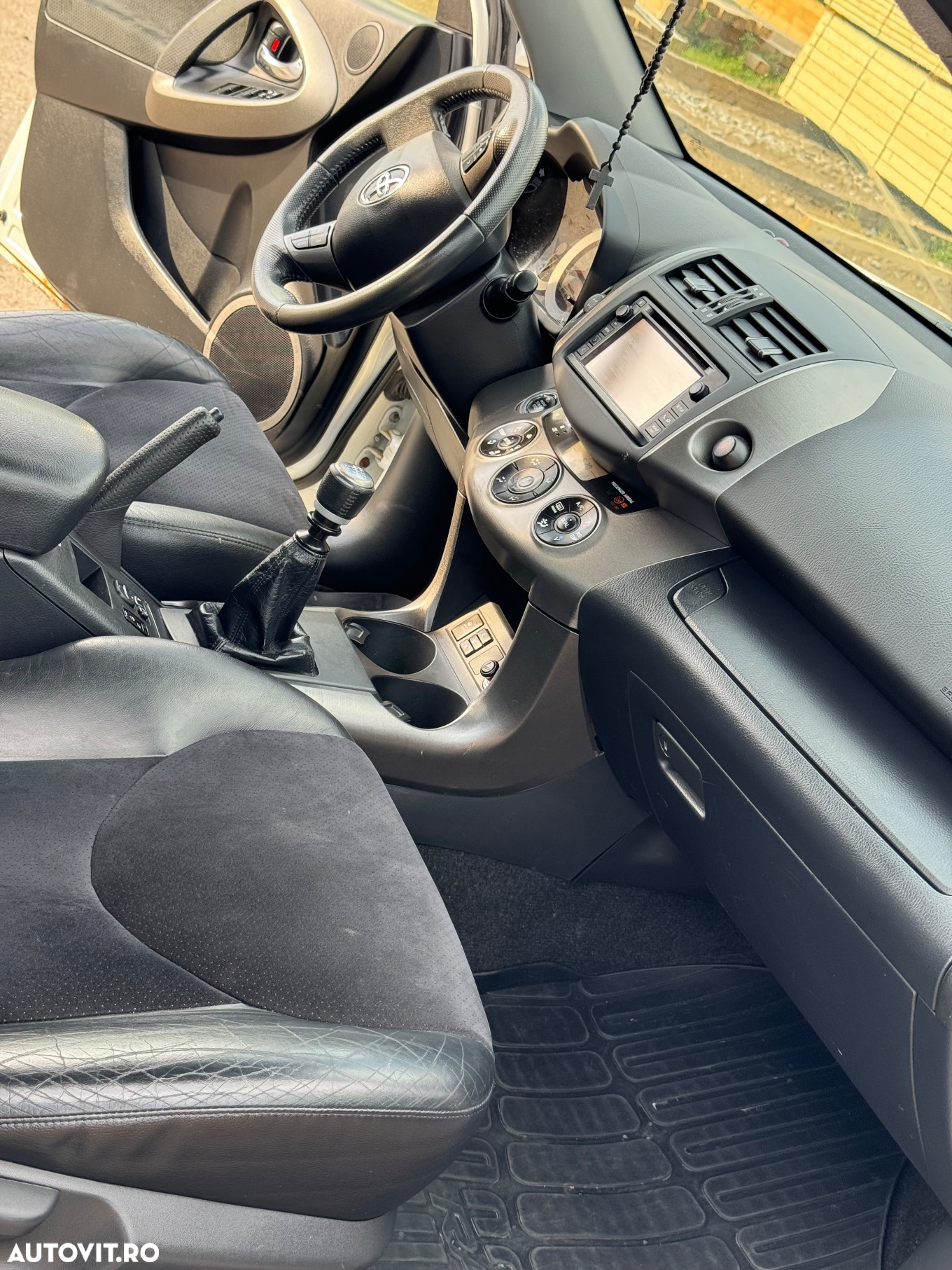Toyota RAV4 2.2 D-4D 4WD Luxury - 4