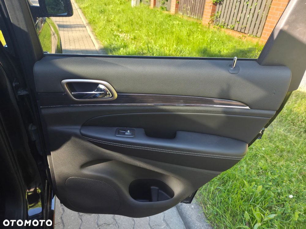 Jeep Grand Cherokee - 18