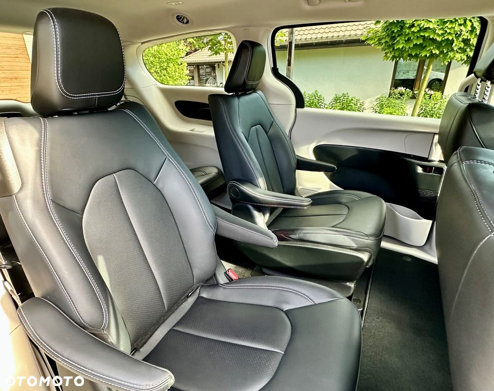 Chrysler Pacifica - 30