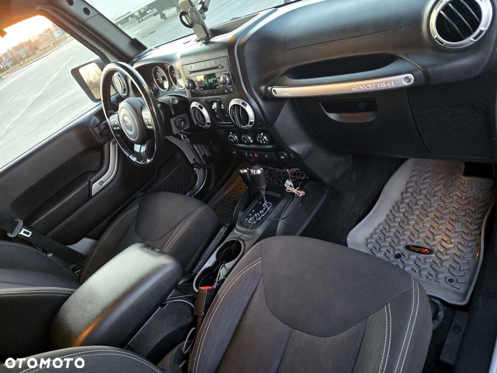 Jeep Wrangler 3.6 Unlim Sahara - 37