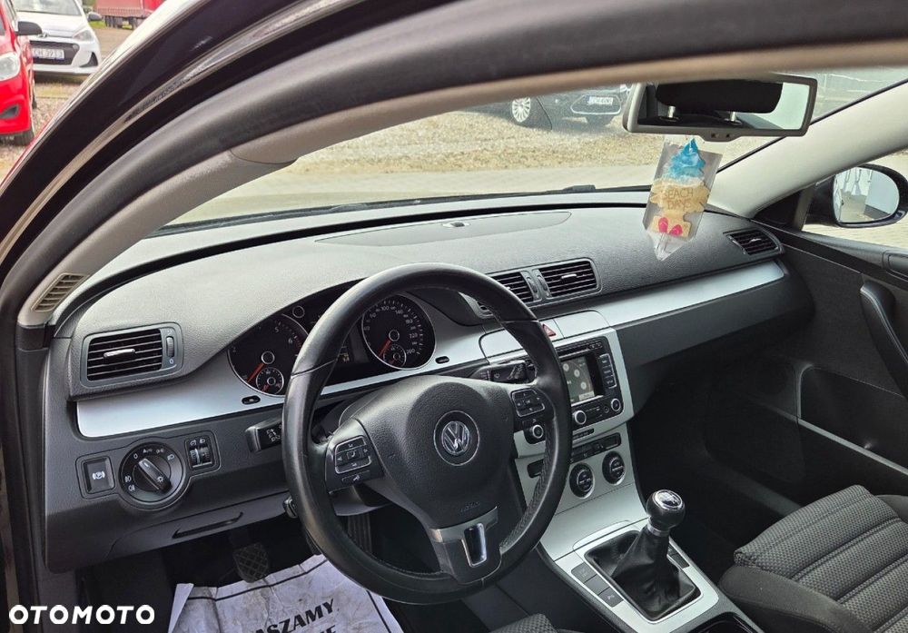 Volkswagen Passat - 6