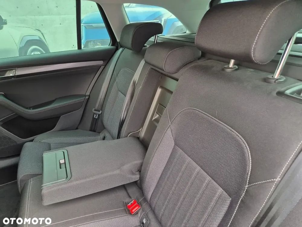 Skoda Superb 2.0 TDI SCR Style DSG - 9